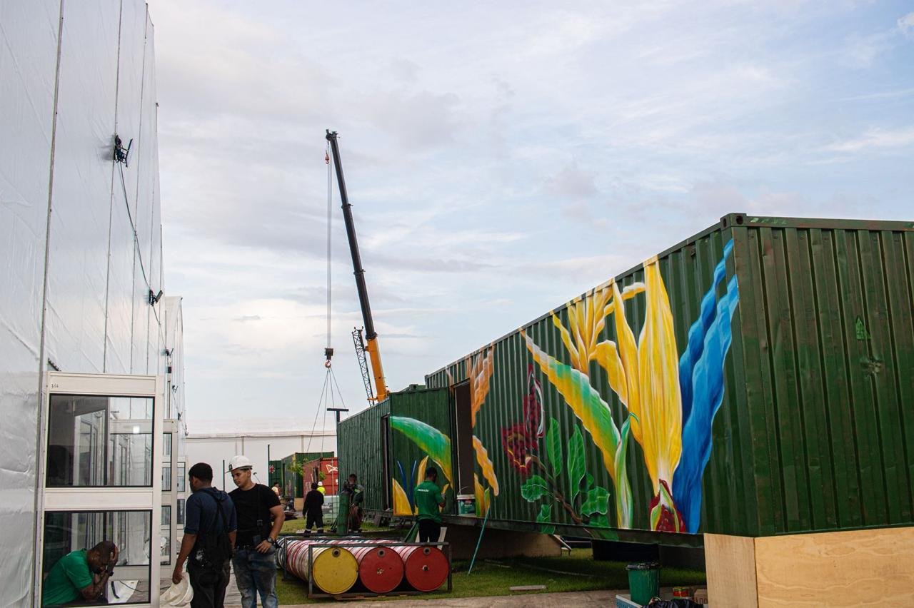 Containers personalizados instalados em evento no Pará